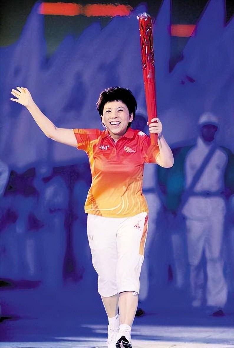 邓亚萍近照,年仅49岁的她,有点显老,网友:怎么成这样啦?