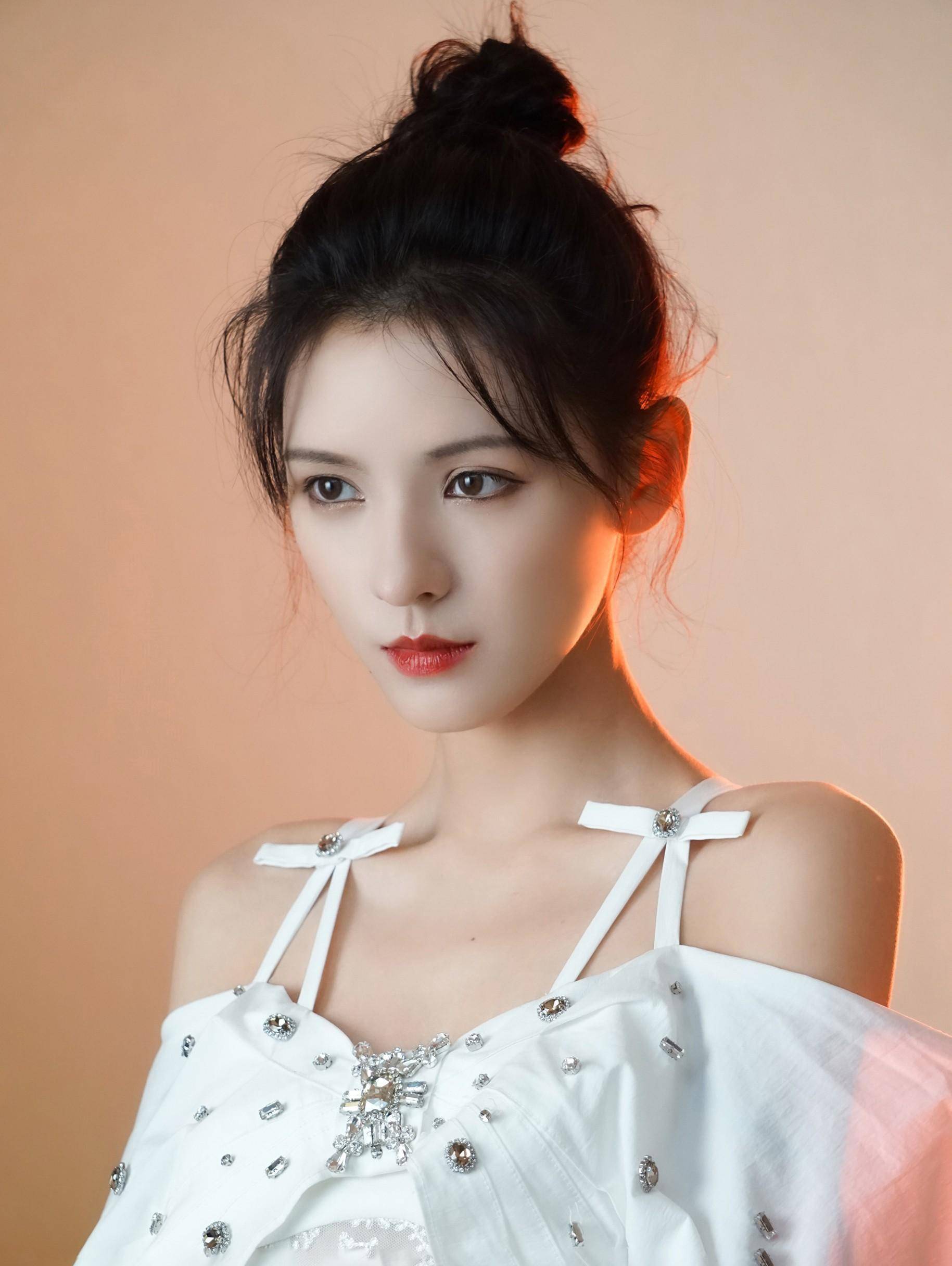 张予曦还挺好看,这颜值你打几分?你觉得最有气质的女明星是谁?