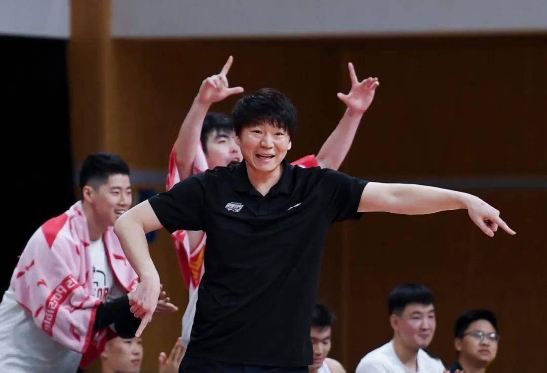 cba新疆飞虎换帅 新帅是个地道的湖北80后_邱彪_主教练_助理教练