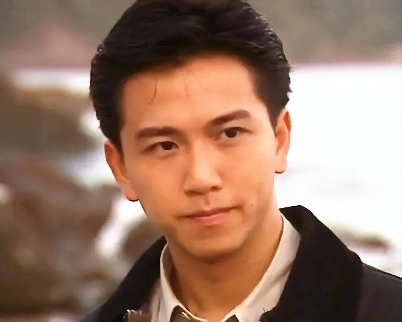 认识赵庭之前,他曾与李丽蕊,陈梅馨,徐华凤,潘燕妮,郭羡妮等交往过,但