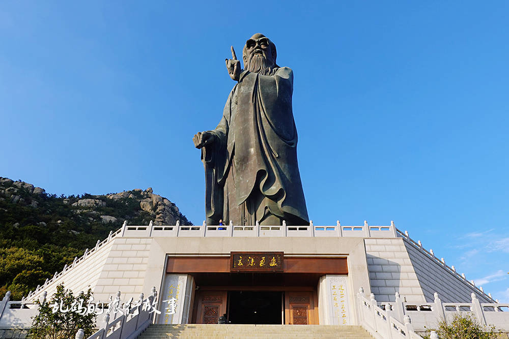 山东规模最大的道观,有世界最大的老子铜像 ,据说许愿很灵就在崂山