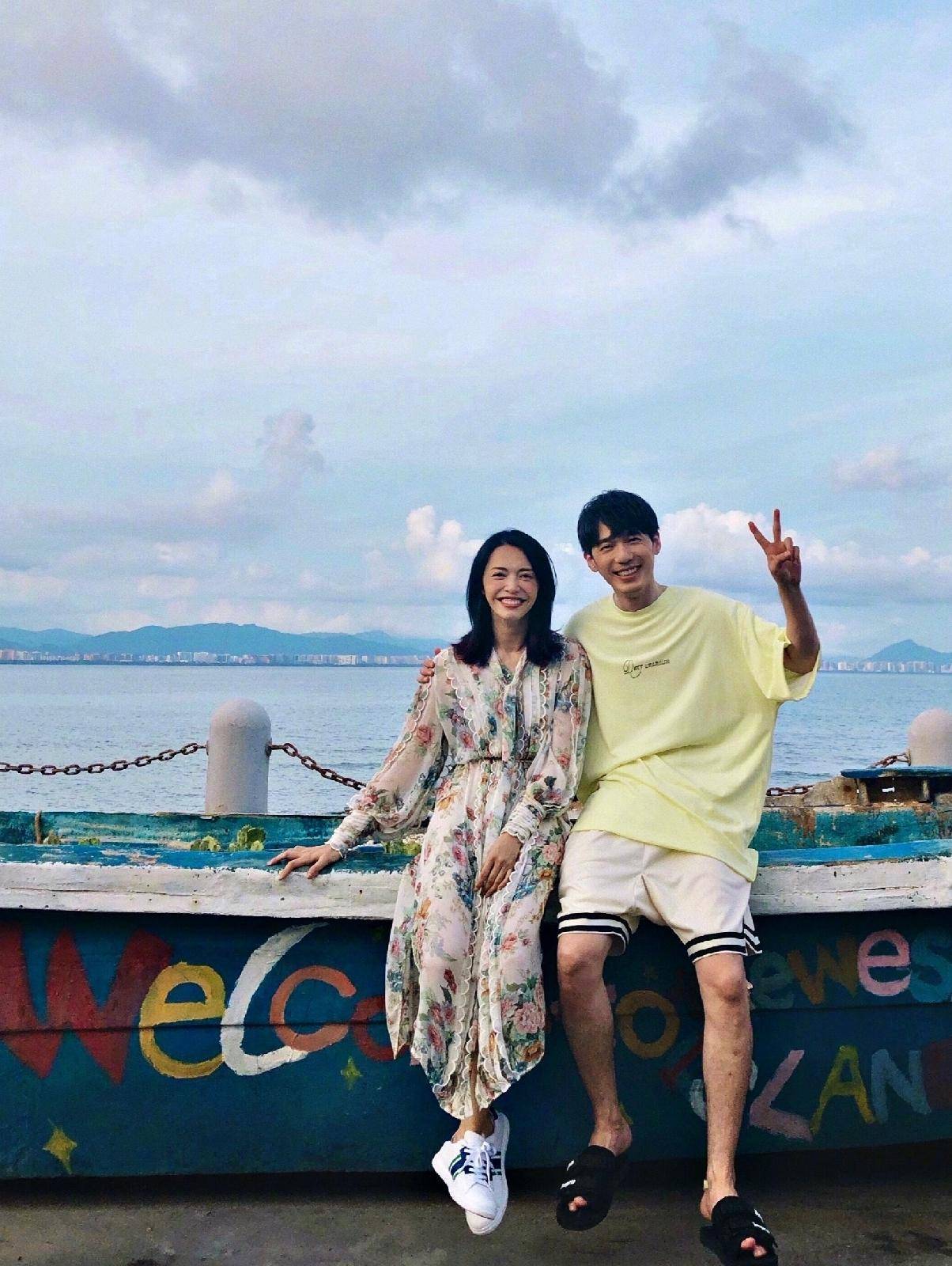 二人海边合体cp感十足,休闲穿搭超舒适_品牌_三亚_衣服