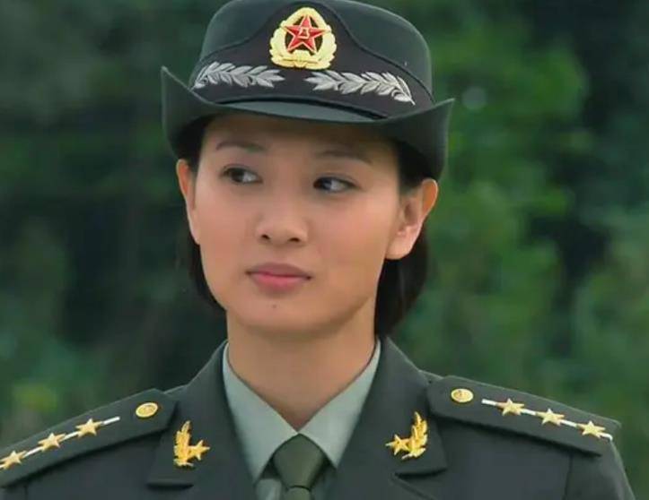 被誉为"最美军花,和吴京搭档而走红的侯梦莎,现在怎样了?