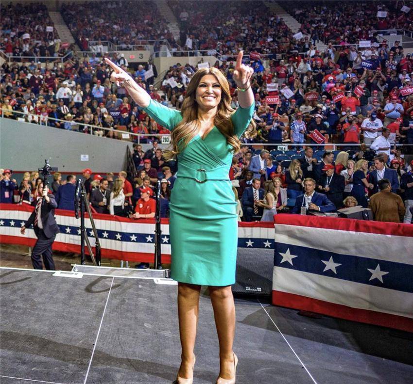 51岁川普准儿媳火了,撞脸梅拉尼娅,曾当模特现在却被嘲油腻?