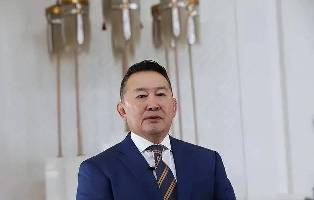 现实版贫民窟的百万富翁,看蒙古国"肌肉"总统——巴特图勒嘎_成为了