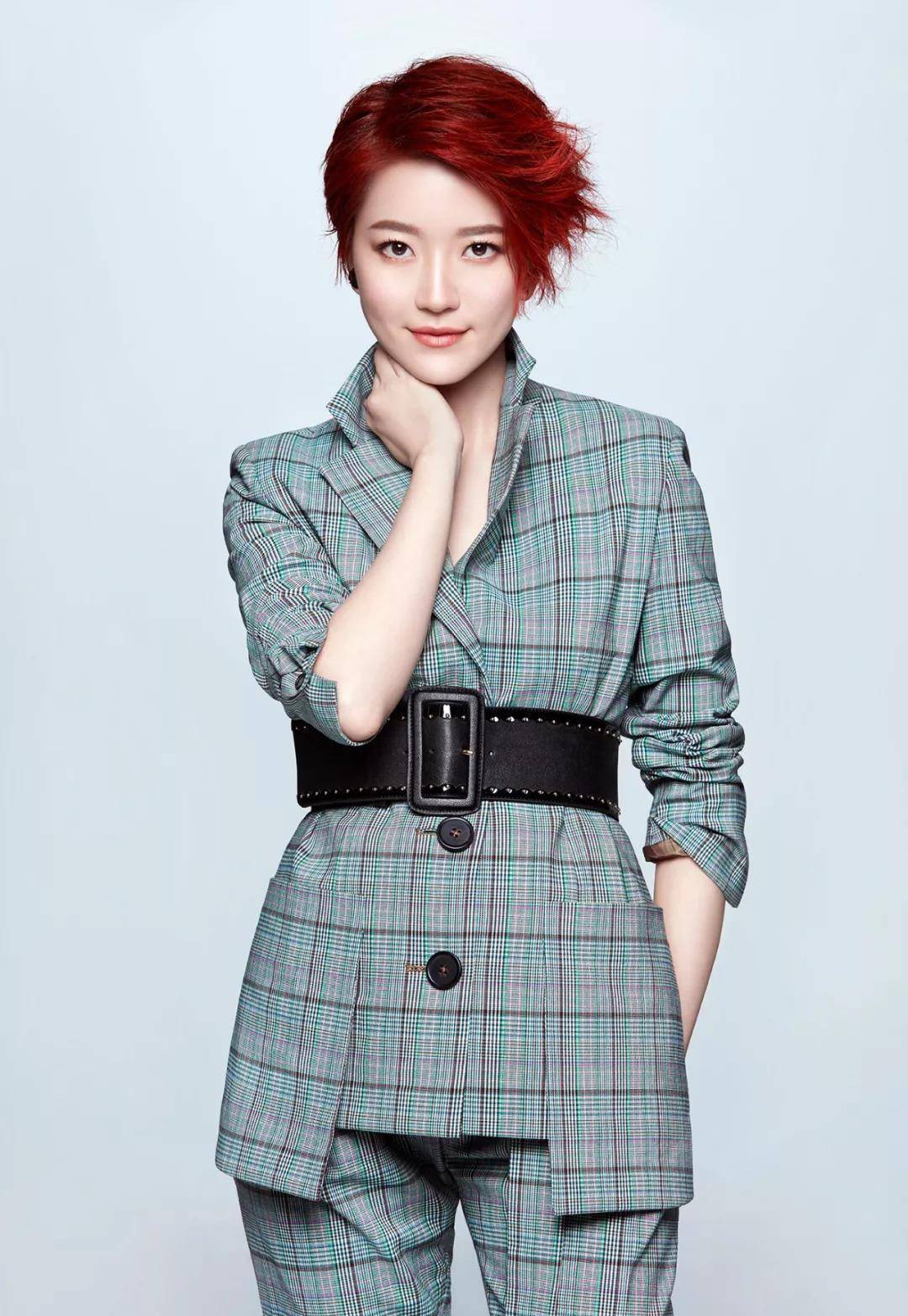 蔡淳佳曾经透露,老公是任职国际企业的高层专业人士,跟她学的同一个