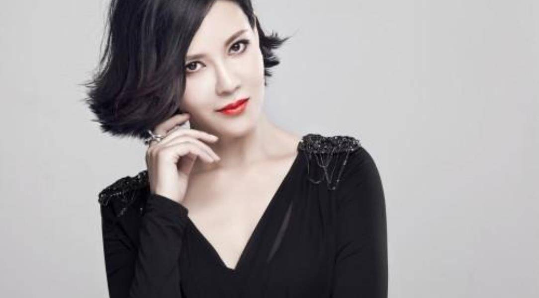 当初嫌她丑,如今却高攀不起_何佳怡_观众_作品