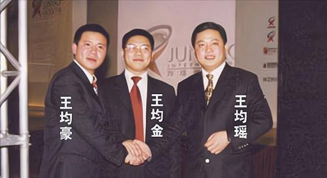 在王均瑶去世后,网络上流言四起,宣称他的妻子带着王均瑶留下的巨额