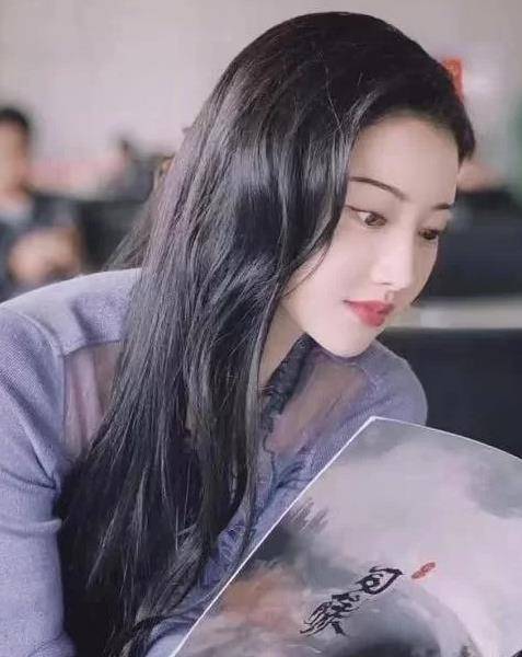 景甜分手后越来越大方,薄纱裙特意露出,身材不比柳岩差_服装_公主