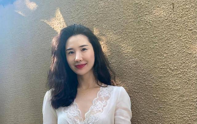 董花花晒照,蒋凡是否出镜成了焦点,张大奕不发声似乎承认失败_活动