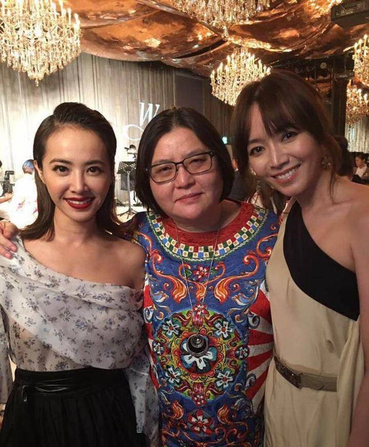 分手14年，侯佩岑仍与周杰伦绑缚上热搜，她的心计心情都藏在笑容里