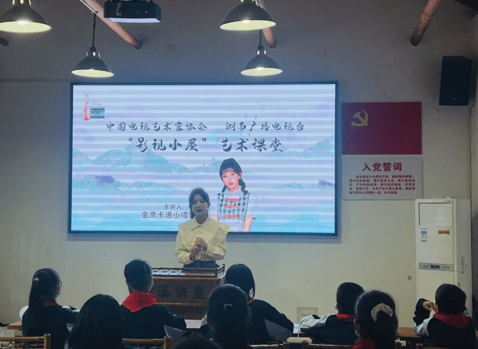 "11月5日下午,湖南广播电视台金鹰卡通节目主持人张祎祎来到位于益阳