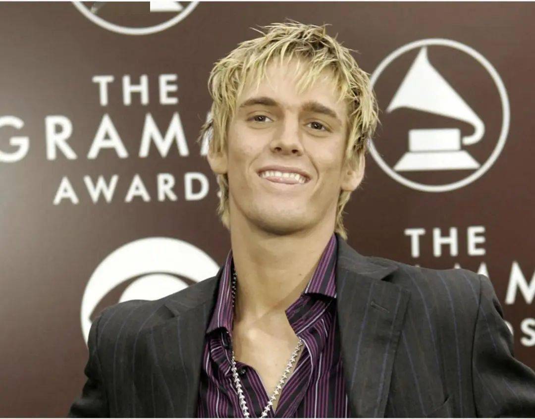 知名歌手被发现浴缸中身亡,年仅34岁_亚伦·卡特_carter_警方