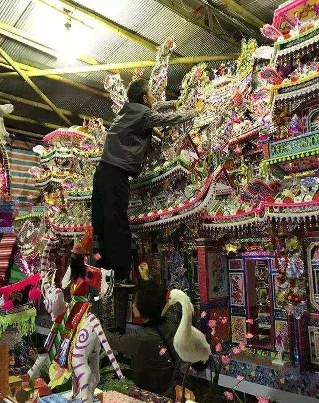 中国葬礼上烧给死人的纸扎品,在法国博物馆走红,引上百万人感叹_文化