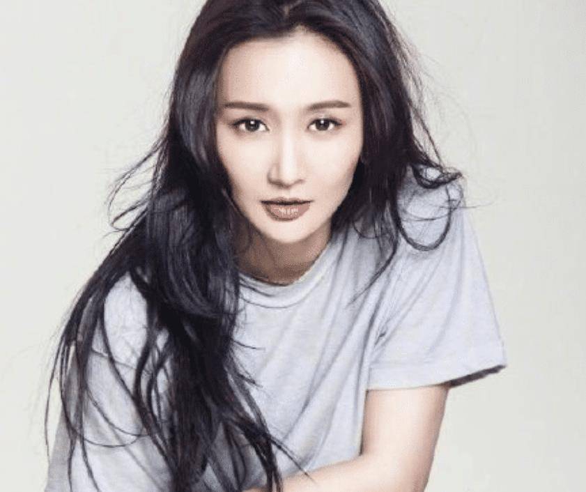 演员牛萌萌:15岁被李晨追,与何润东韩庚曾传出恋情,如今靠网店卖衣服