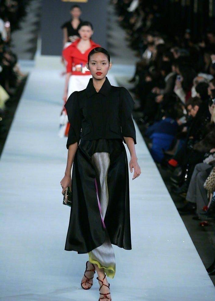 拒嫁30亿豪门,身怀有孕仍然上舞台,她才是人生赢家_张梓琳_生活_因为