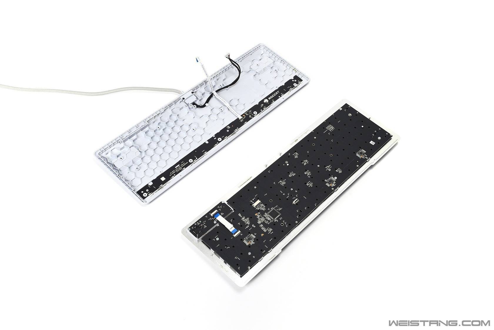 拆下排线打开键盘底壳内部蜂窝结构设计光轴底座pcb正面pcb背面主控