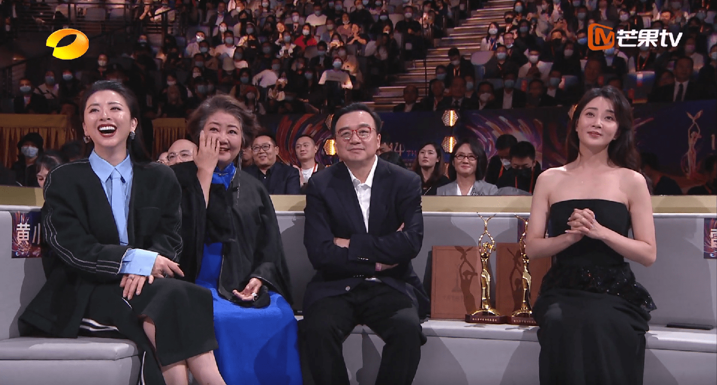 再加上《人世间》的导演李路,这金鹰奖的颁奖晚会,简直是《人世间》