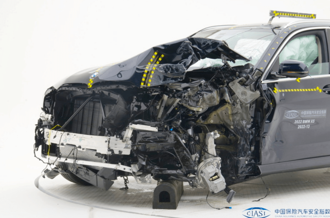 2022中保研碰撞结果,某热门电动车a柱弯折_搜狐汽车_搜狐网