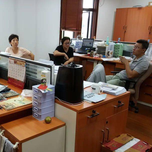 语文组与数学组教研组在学校研修方案的基础上制定班组研修计划,包括
