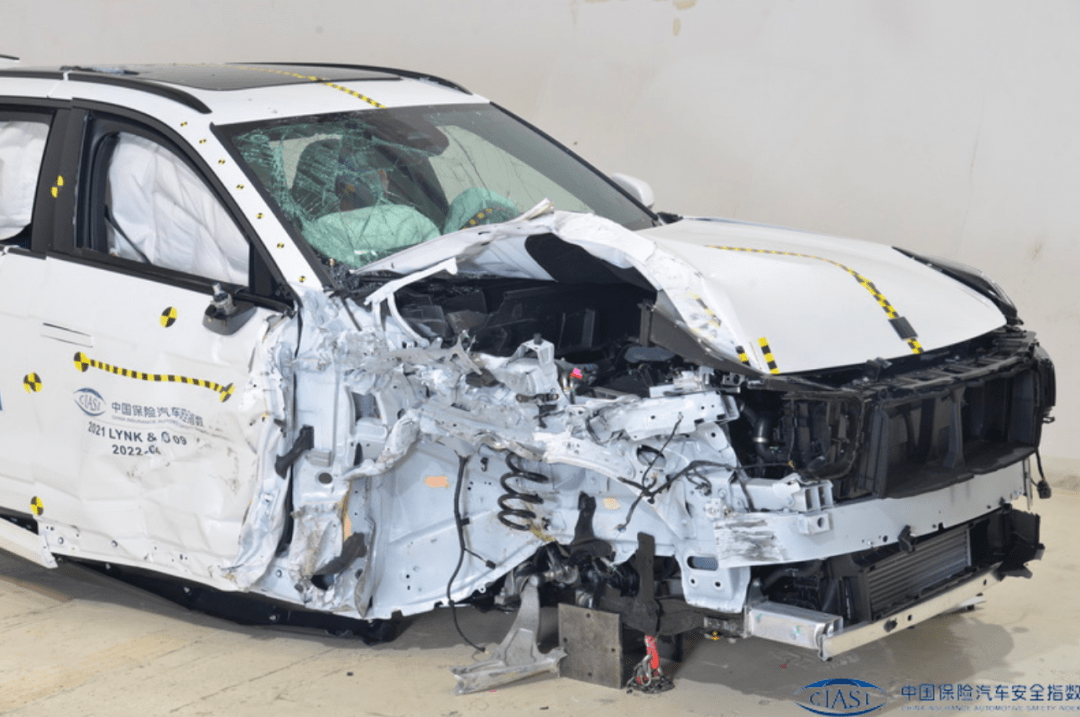 2022中保研碰撞结果,某热门电动车a柱弯折_搜狐汽车_搜狐网