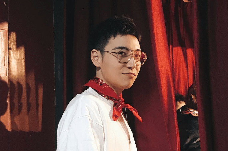 德云社龙字科出镜遭遇滑铁卢,考官比学生还紧张,束手无措请师爷助阵