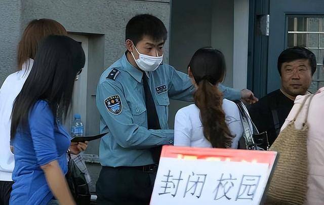 河南大学一女生封校时丢掉隔离餐，后续来了，家长身份曝光惹争议