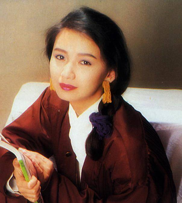 与梁朝伟在一起6年后分手,曾华倩嫁入豪门,却独自培养儿子成才_林肇基