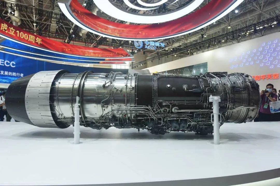 中国航发动力展出了fws-10"太行"型涡扇发动机的最新技术改进版本