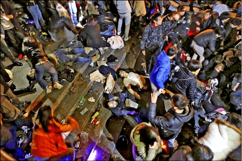 地点异象群集的典型事故是2014年12月31日,发生在上海外滩的踩踏事件