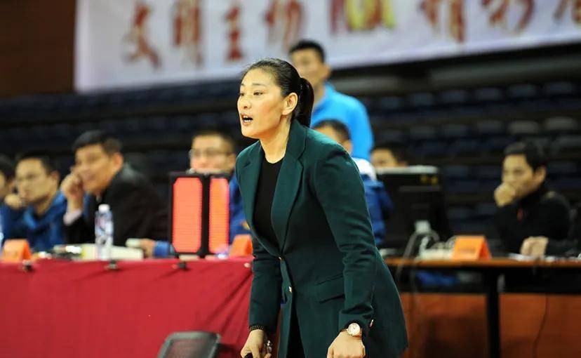 曾与巩晓彬相恋9年,后者已娶空姐为妻_李昕_中国女篮_教练