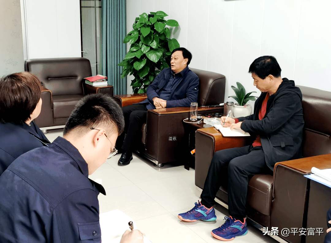 渭南市公安局党委委员,富平县副县长,公安局党委书记,局长吴新利深入