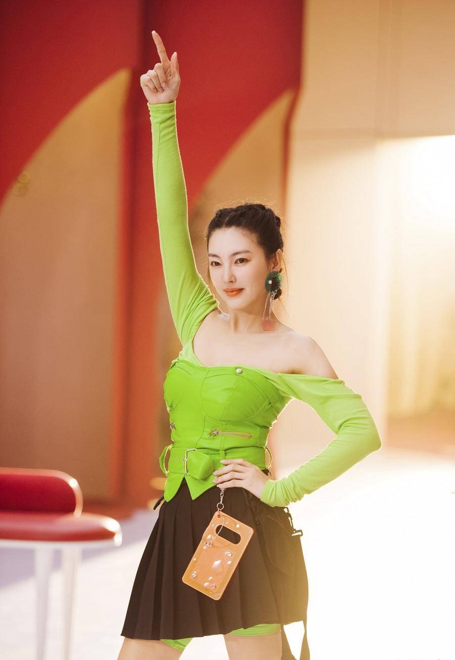 《浪姐》张雨绮似乎变成了另一个人,甜起来像18岁,很有女团范儿_观众