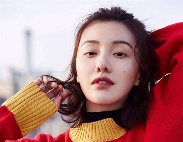 她曾在《谁的青春不迷茫》中饰演女二号,她就是王鹤润,她毕业于中国