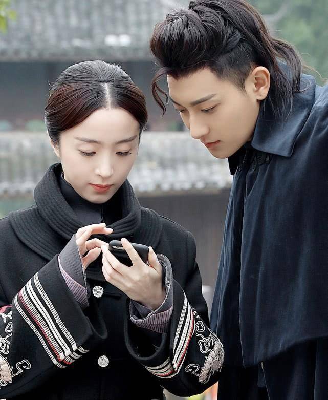 胡冰卿异性缘是真好,某次出镜黄子韬透露曾入戏太深,只可惜被拒_合作