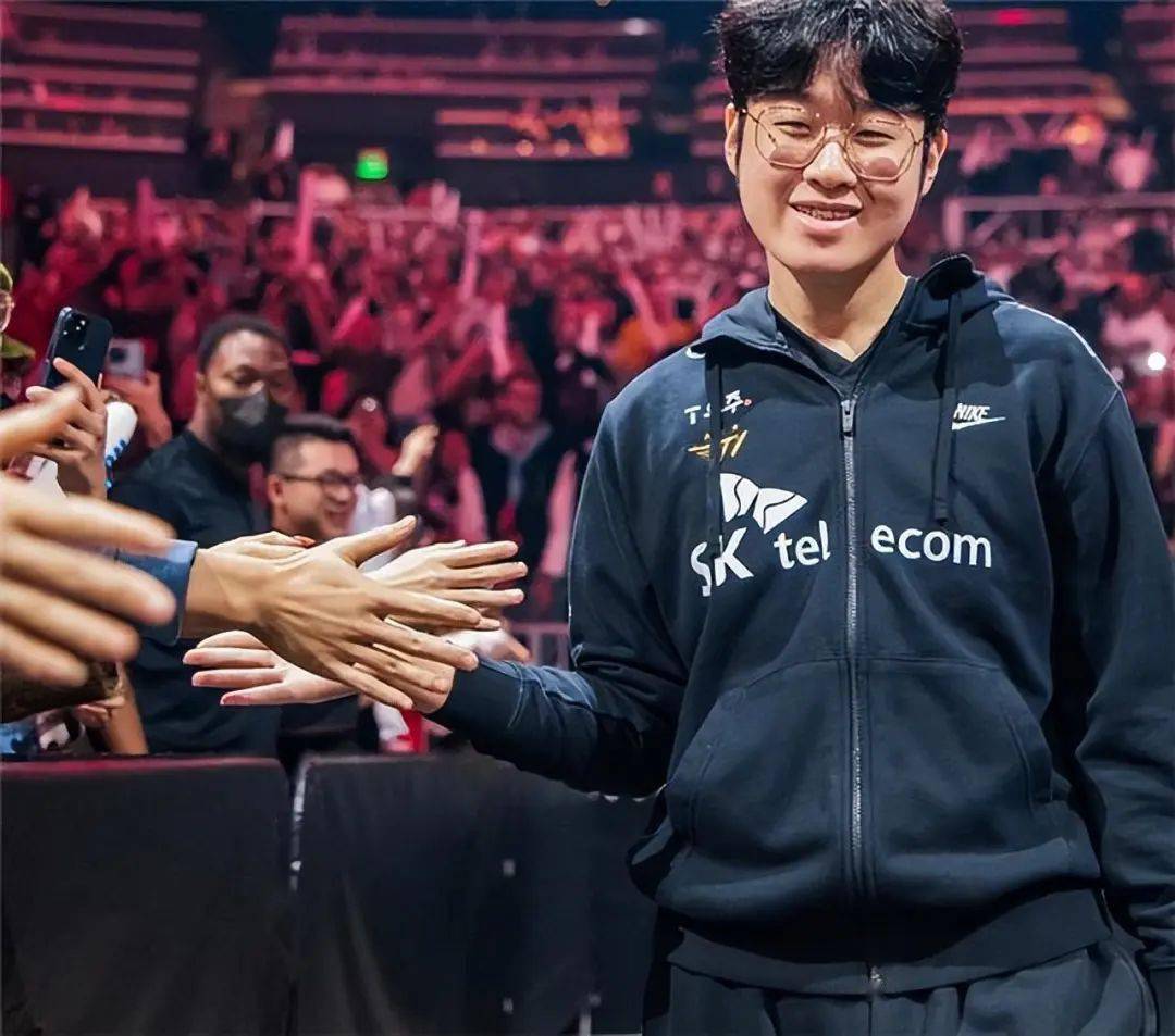 kingen:能跟theshy对比是我的荣幸,他是lpl上单之神_zeus_比赛_选手