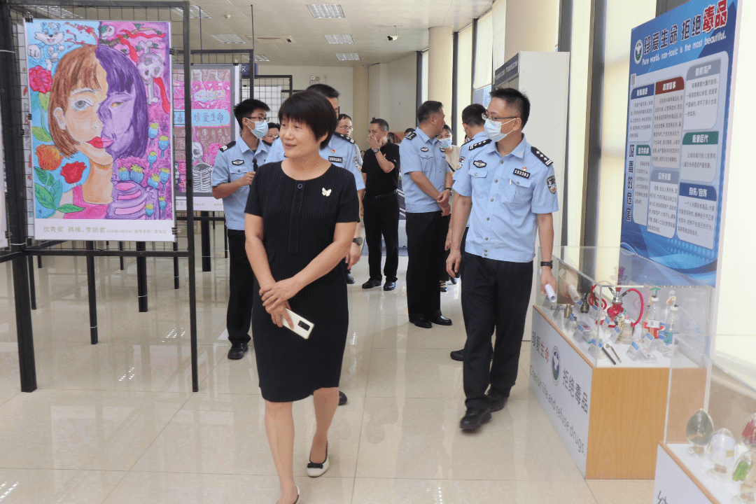 副主任杨广丽,省禁毒办副主任,省公安厅禁毒局副局长冯立洲,东莞市