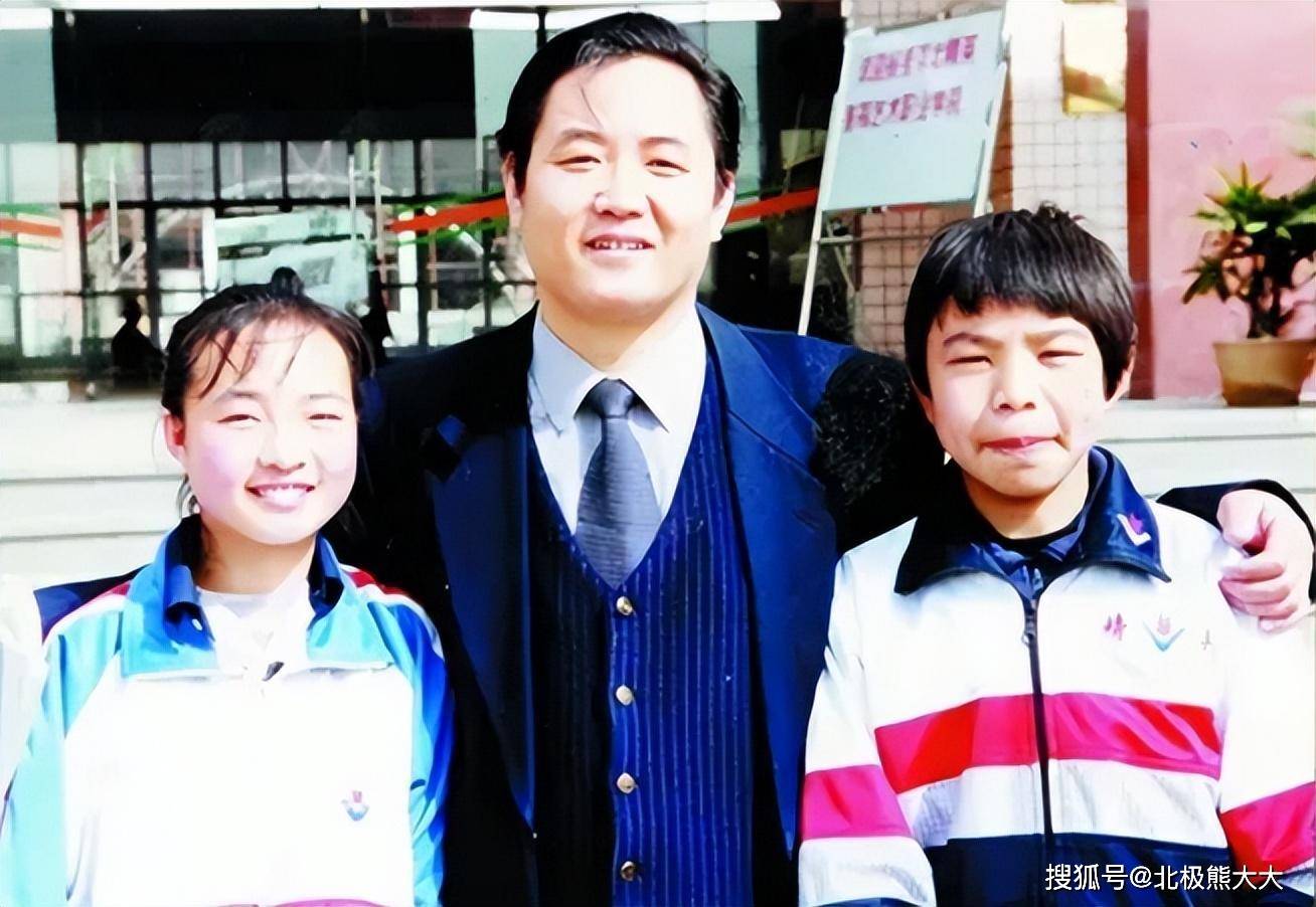 "最丑谋女郎"魏雅芝逆袭史:曾因长得丑被劝退圈,如今成大导演