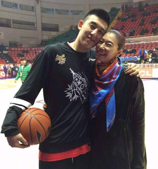 落选国家队,付豪在名宿母亲指导下补强,打了谁的脸?_展淑萍_陪练_外线