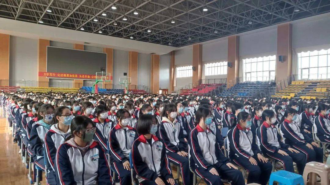 东营市河口区第一中学举行模拟法庭活动_法治_普法_全校