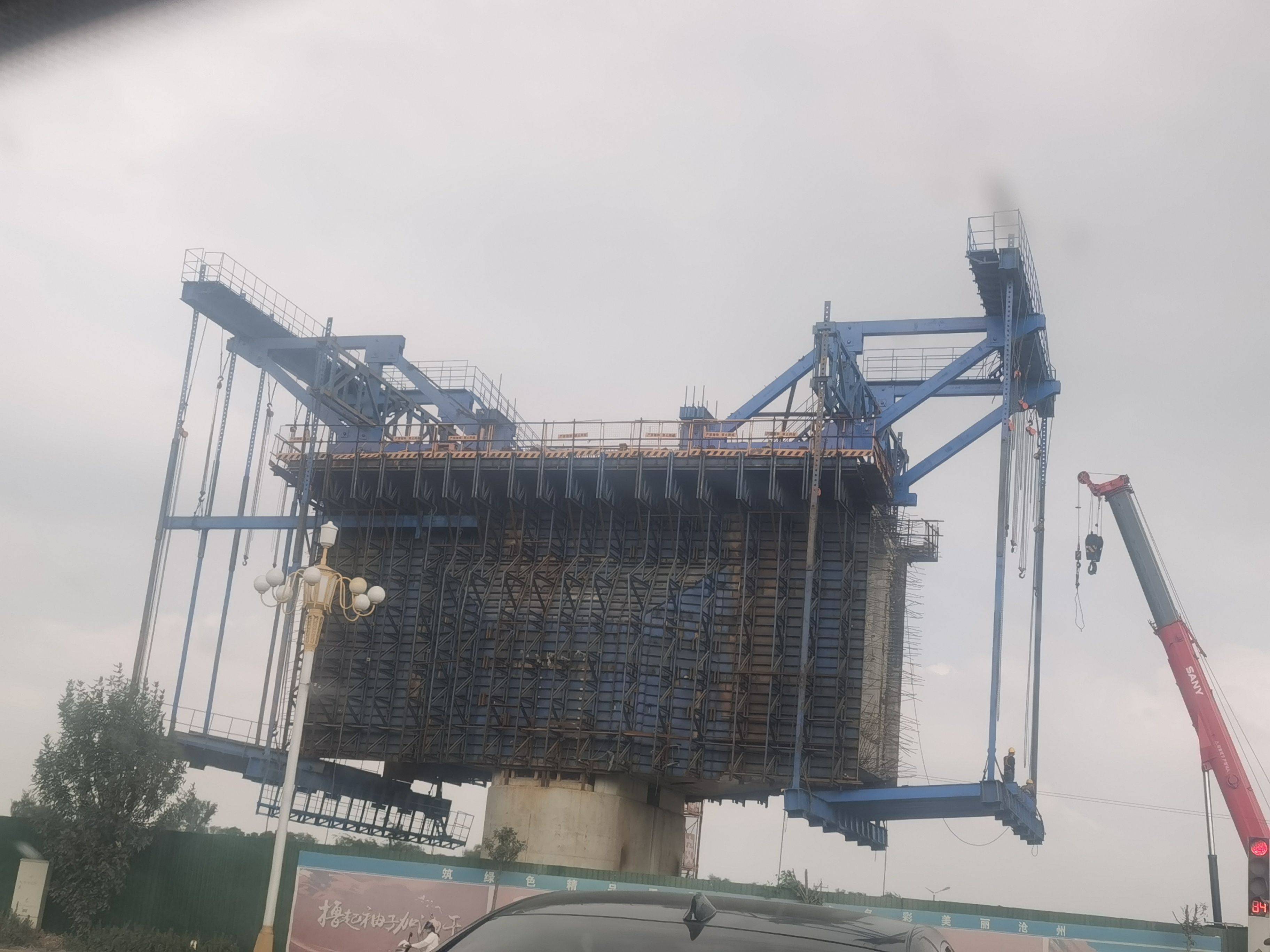 石衡沧港城际铁路是京广高铁,京港(台)高铁,京沪高铁和沿海高铁主通道