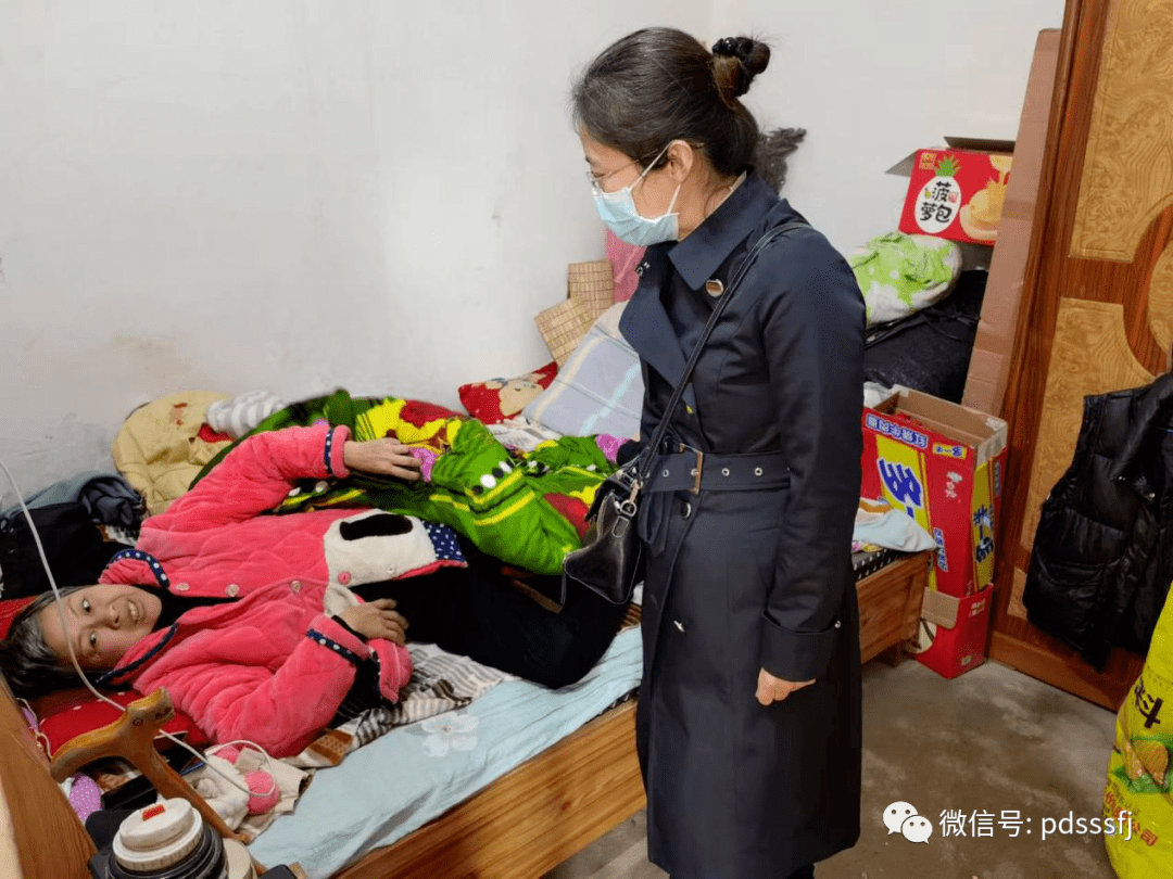 初冬乍寒帮扶暖 爱心正能助振兴