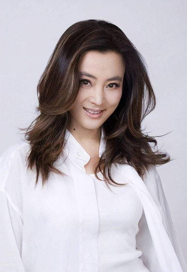 "玉兔精"李玲玉,出过专辑拍过电视,经历了2段婚姻如今任独身_东方歌舞