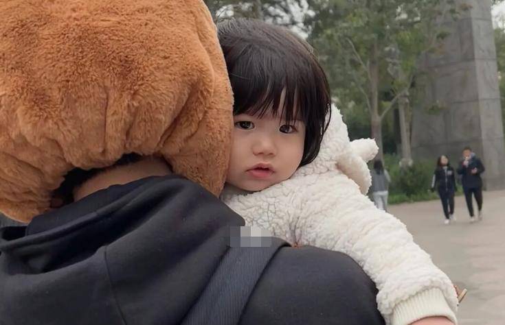 陈晓儿子正面照曝光,本来陈妍希和陈晓对儿子正面照一直都小心维护,星