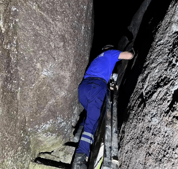 犯难了！福州情侣上山被困山顶，原因是……