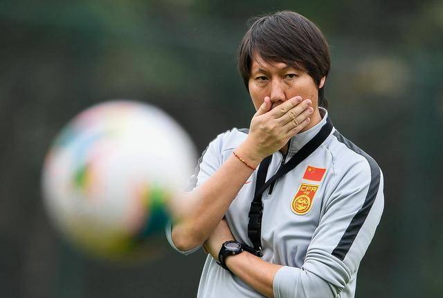 国足将迎第二场教学赛,赛前李铁点名表扬张稀哲和王刚_比赛_进行了