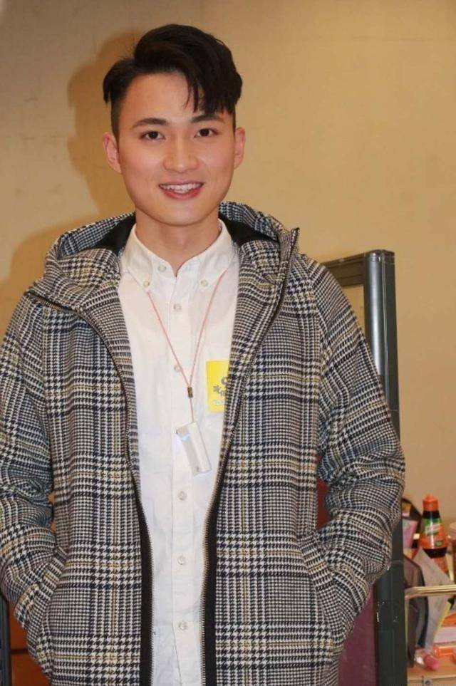 今天我们要介绍的是剧集中的一个人气角色"金城安",他的扮演者是周