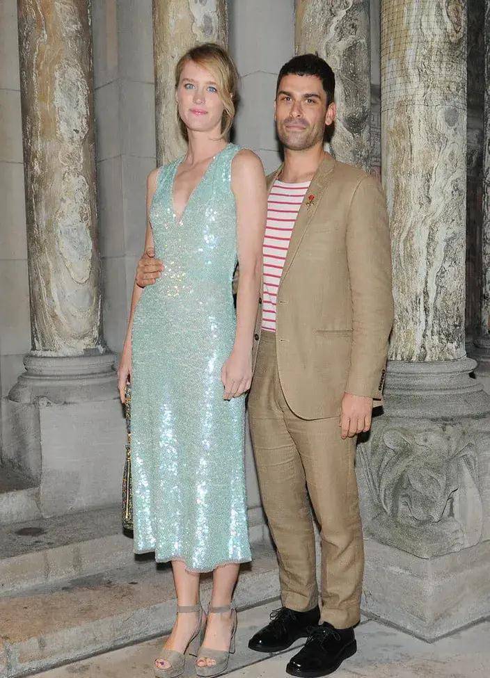 人物:麦肯兹·戴维斯的阴暗面 好莱坞为数不多的性格女星_电影_社交