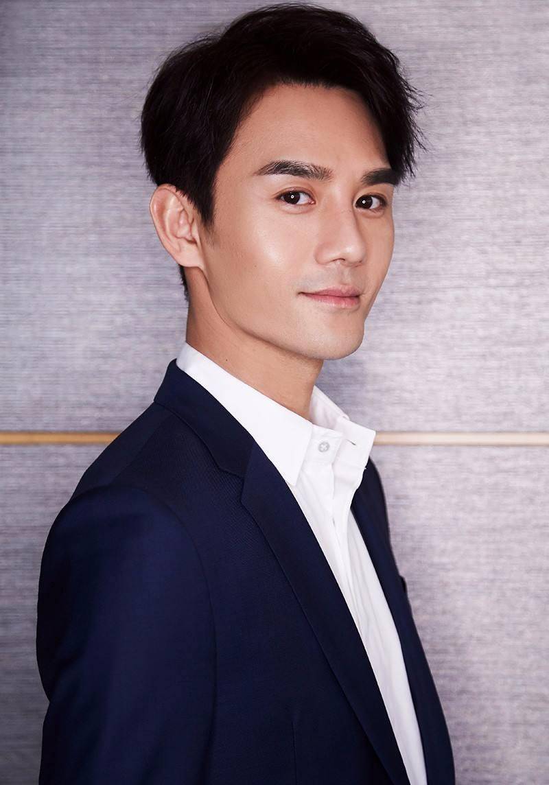 "金鹰男神"王凯父亲肺癌离世后,他查出肺部阴影,红不红已不重要_工作