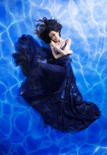 台第一美女萧蔷2022慈善年历写真来了 美女如今还单身_绯闻_策划_观众